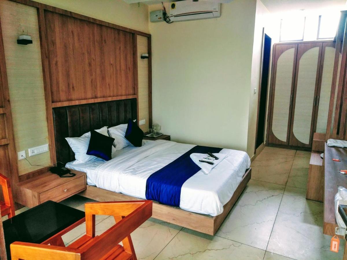Cap Sports Center Hotel Nileshwar Bagian luar foto